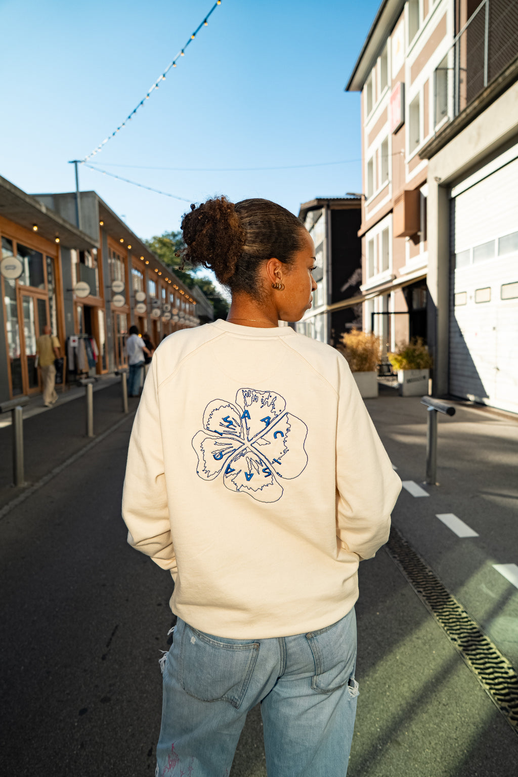 Crew neck crème fleur bleue