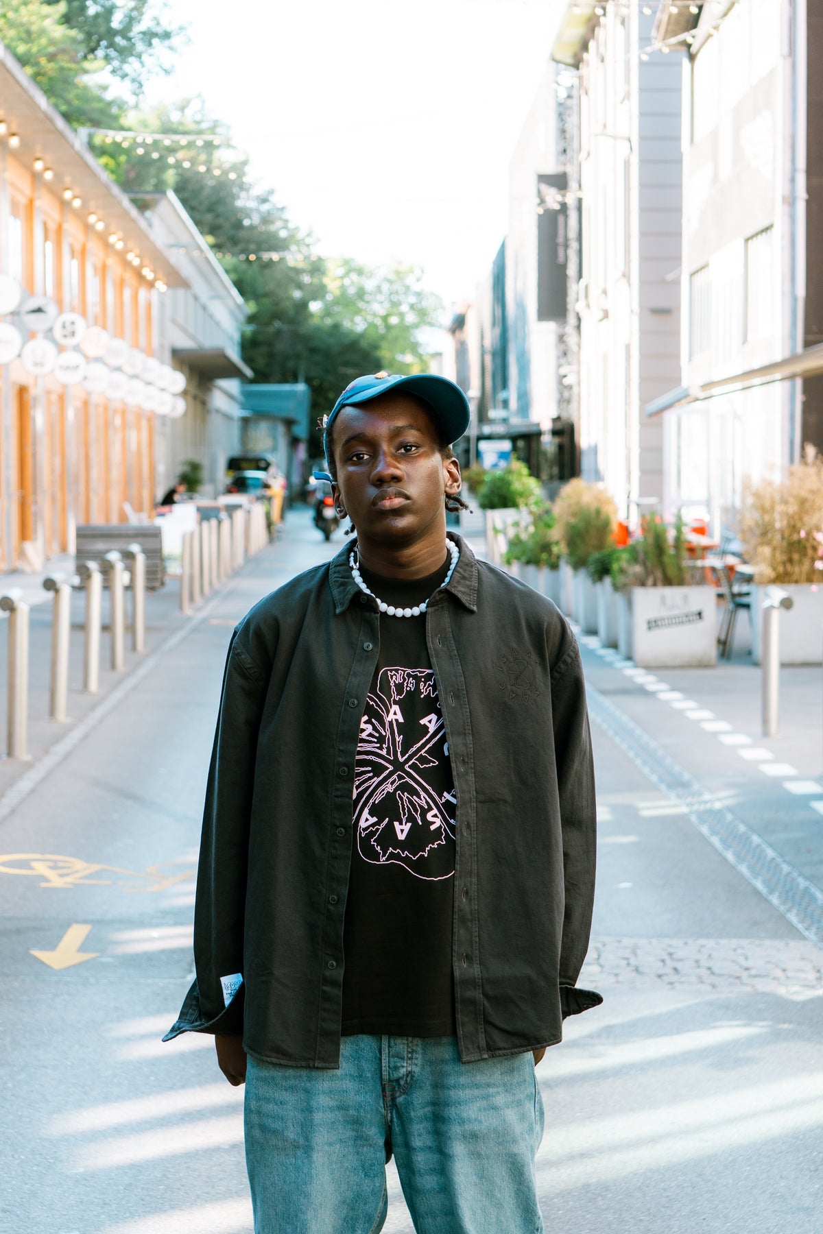 T-shirt noir fleur rose