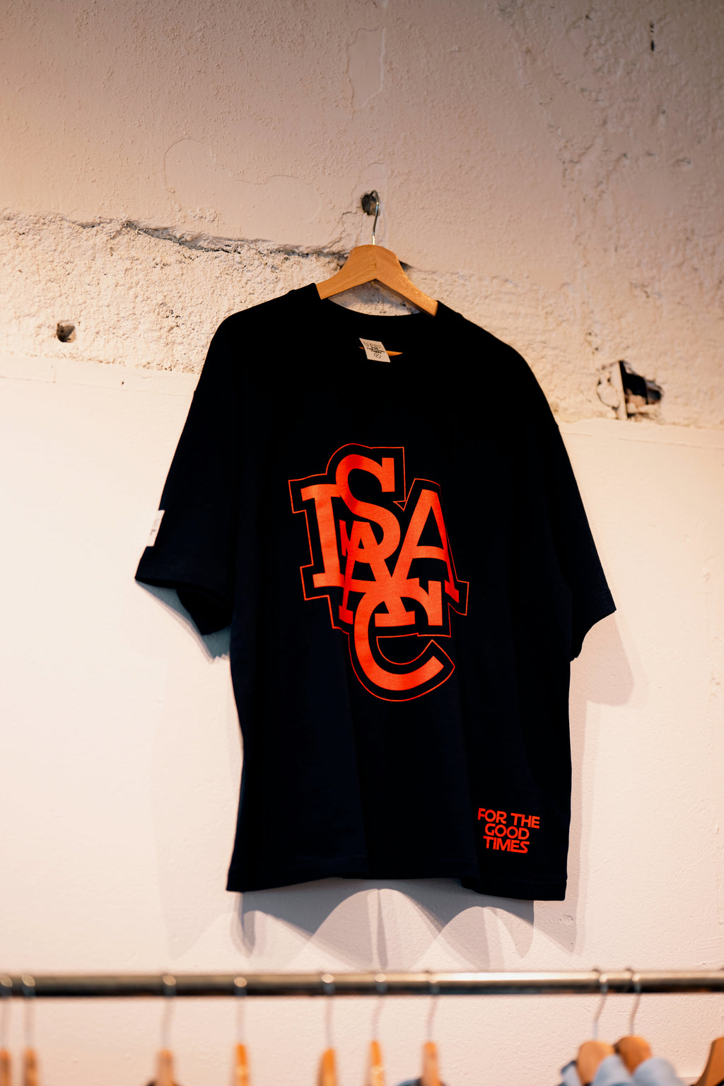 T-shirt navy Red Letters